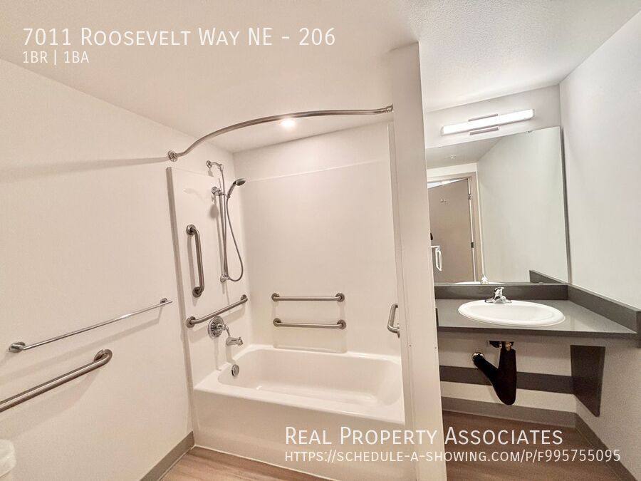 Apartment for rent at 7011 Roosevelt Way NE #206, Seattle, WA 98115