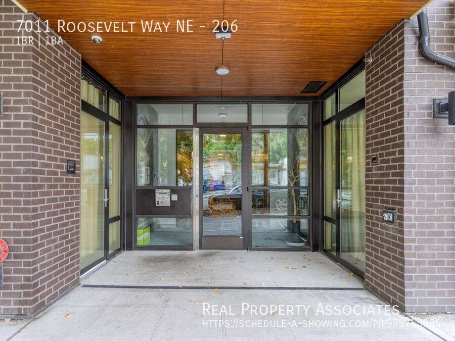 Apartment for rent at 7011 Roosevelt Way NE #206, Seattle, WA 98115