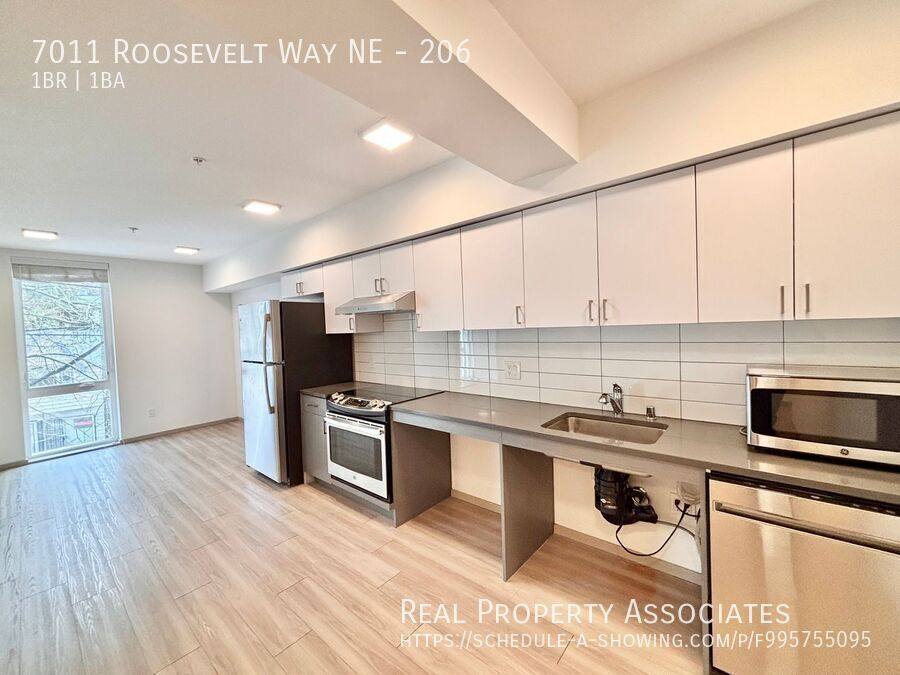 Apartment for rent at 7011 Roosevelt Way NE #206, Seattle, WA 98115