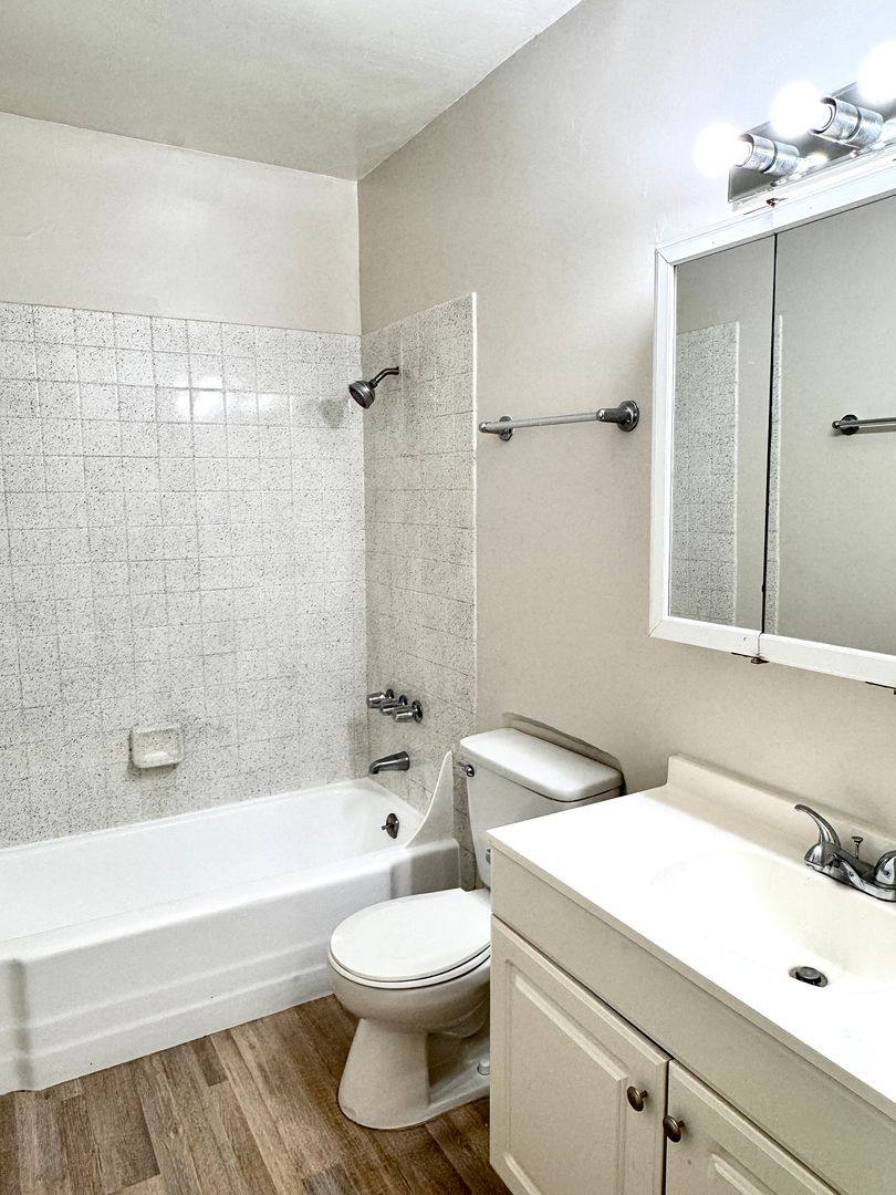 Apartment for rent at 912 Gladys Ave, Long Beach, CA 90804