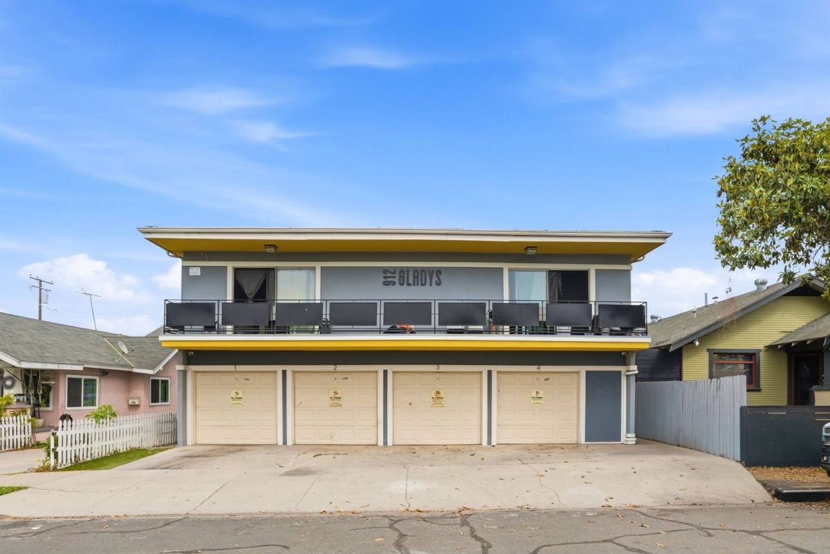 Apartment for rent at 912 Gladys Ave, Long Beach, CA 90804