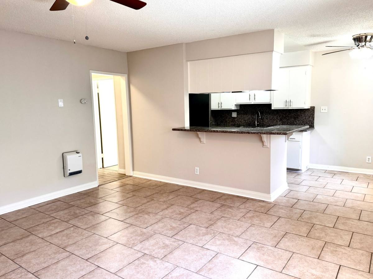 Apartment for rent at 912 Gladys Ave, Long Beach, CA 90804