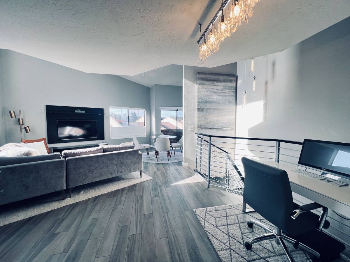 Townhouse for rent at 1121 Eureka St, San Diego, CA 92110