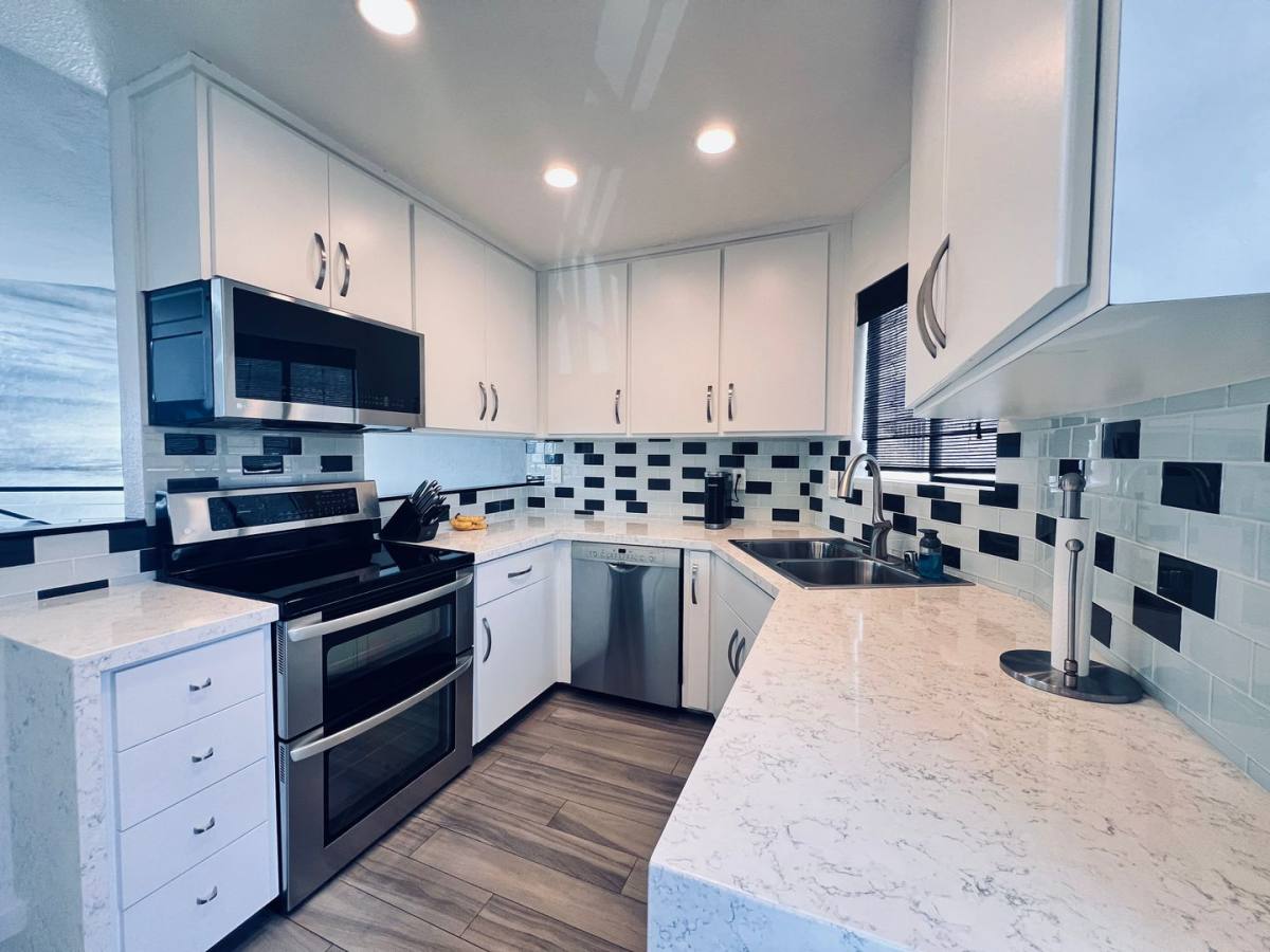 Townhouse for rent at 1121 Eureka St, San Diego, CA 92110