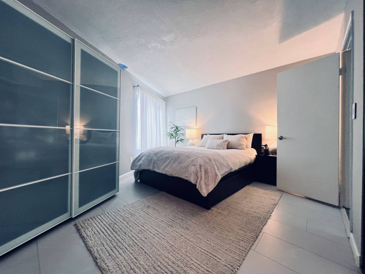 Townhouse for rent at 1121 Eureka St, San Diego, CA 92110