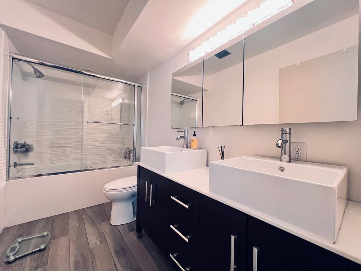 Townhouse for rent at 1121 Eureka St, San Diego, CA 92110
