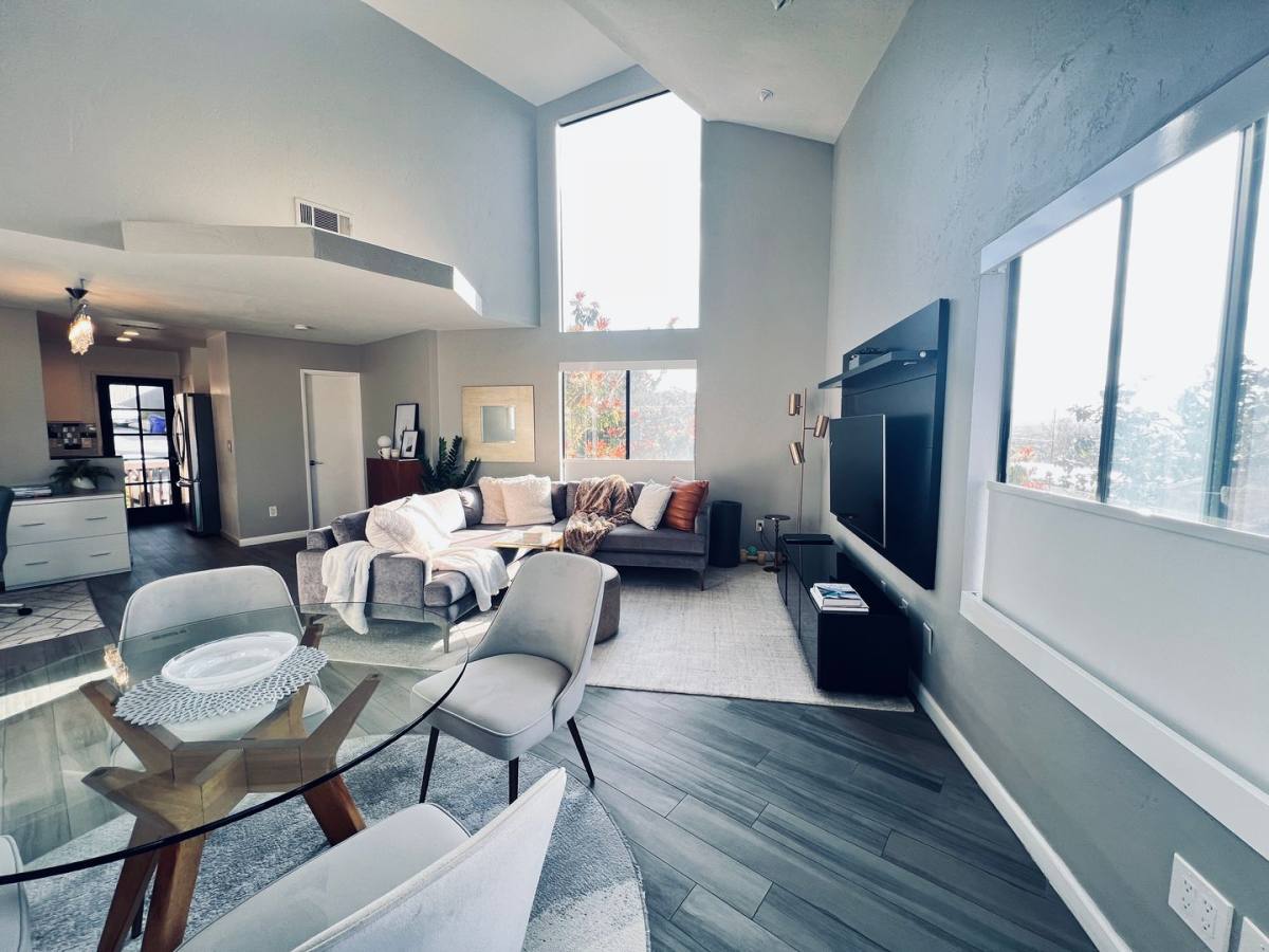 Townhouse for rent at 1121 Eureka St, San Diego, CA 92110