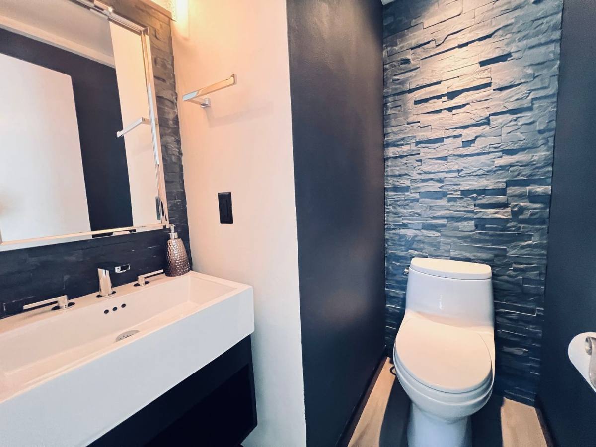 Townhouse for rent at 1121 Eureka St, San Diego, CA 92110