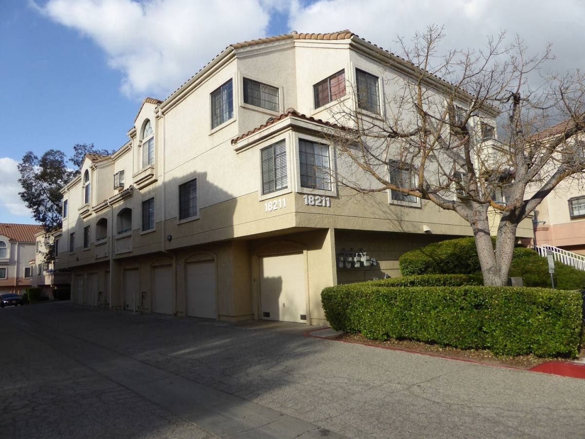 Condo for rent at 18211 Flynn Dr, Canyon Country, CA 91387