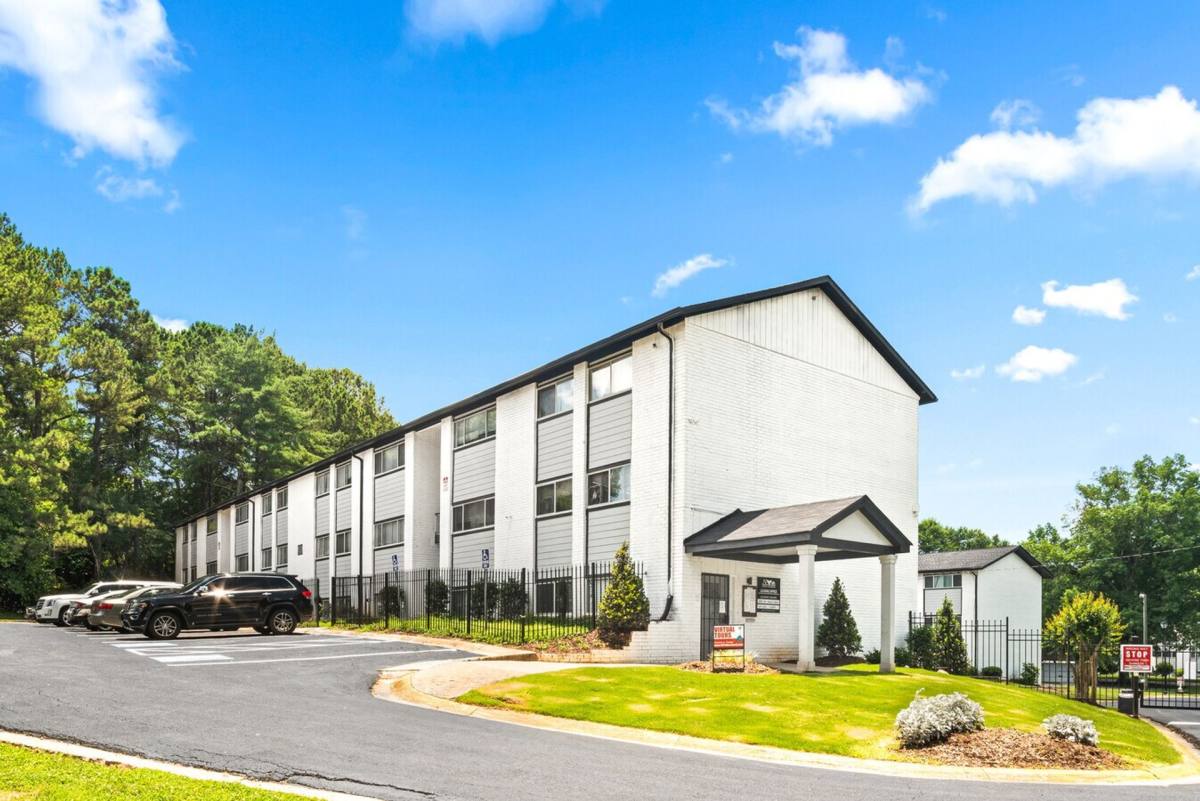 Apartment for rent at 4371 Glenwood Rd, Decatur, GA 30032