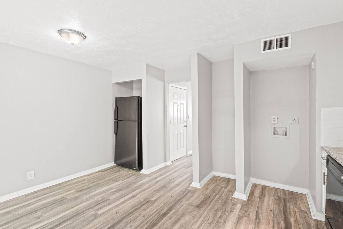 Apartment for rent at 4371 Glenwood Rd, Decatur, GA 30032