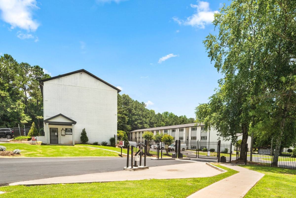 Apartment for rent at 4371 Glenwood Rd, Decatur, GA 30032