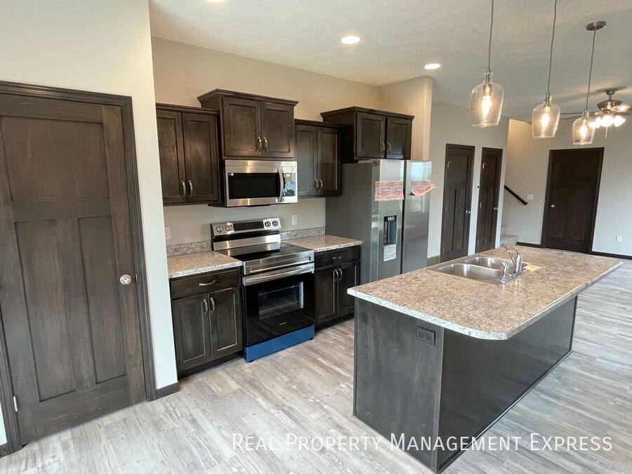 Townhouse for rent at 2356 S Ronsiek Ave, Sioux Falls, SD 57106