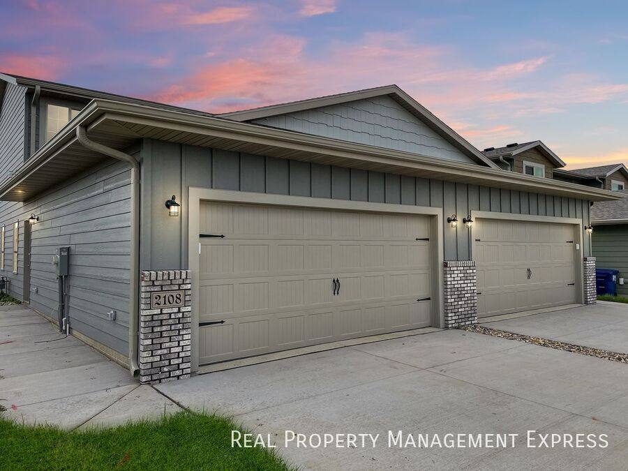 Townhouse for rent at 2356 S Ronsiek Ave, Sioux Falls, SD 57106