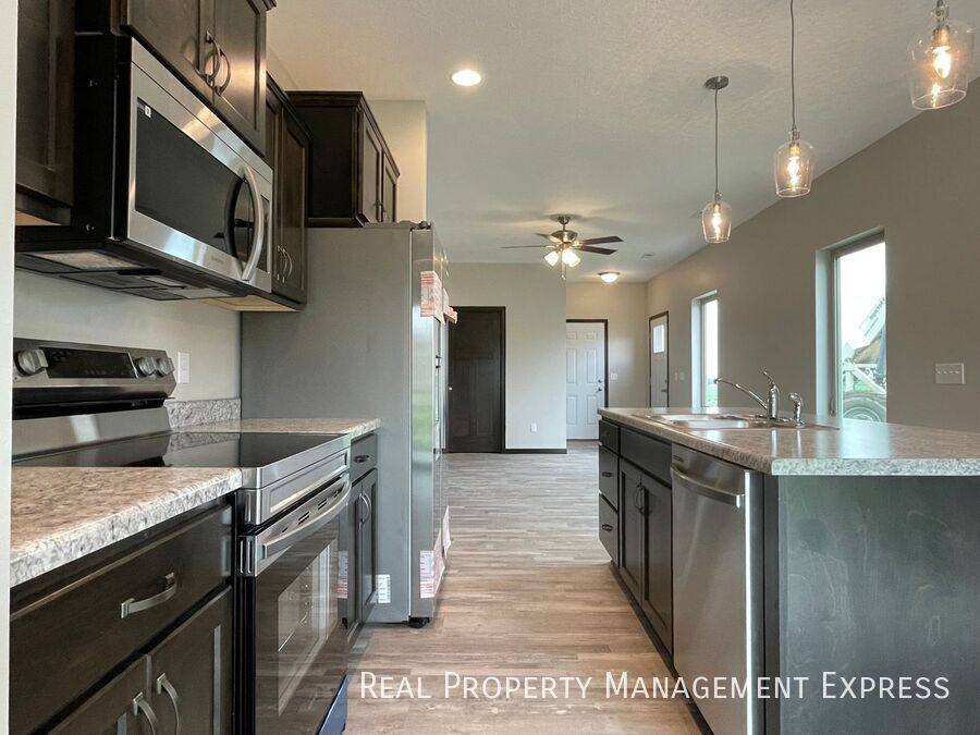 Townhouse for rent at 2356 S Ronsiek Ave, Sioux Falls, SD 57106