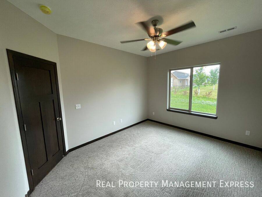 Townhouse for rent at 2356 S Ronsiek Ave, Sioux Falls, SD 57106