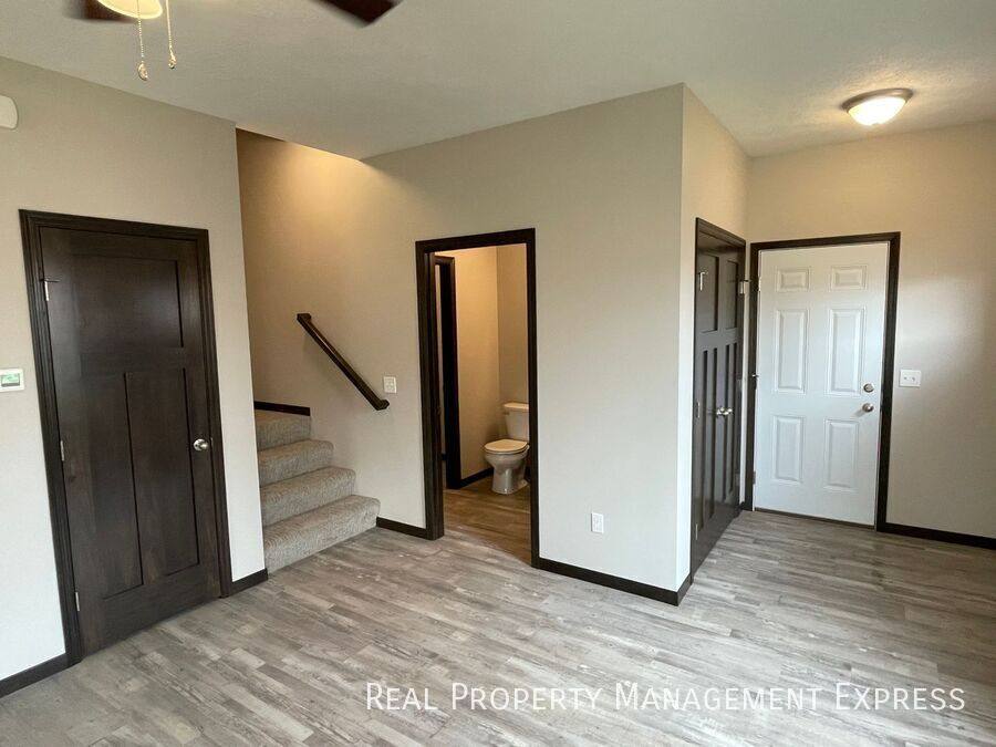 Townhouse for rent at 2356 S Ronsiek Ave, Sioux Falls, SD 57106
