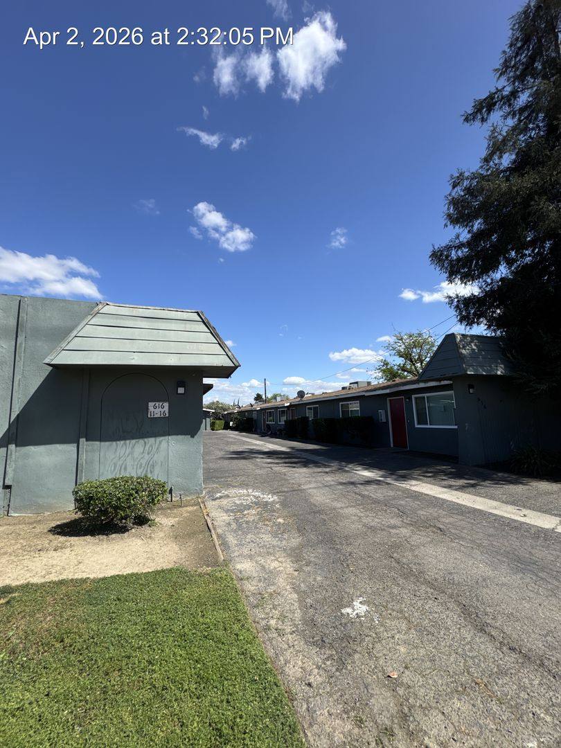 Apartment for rent at 616-620 N Blackstone Ave, Tulare, CA 93274
