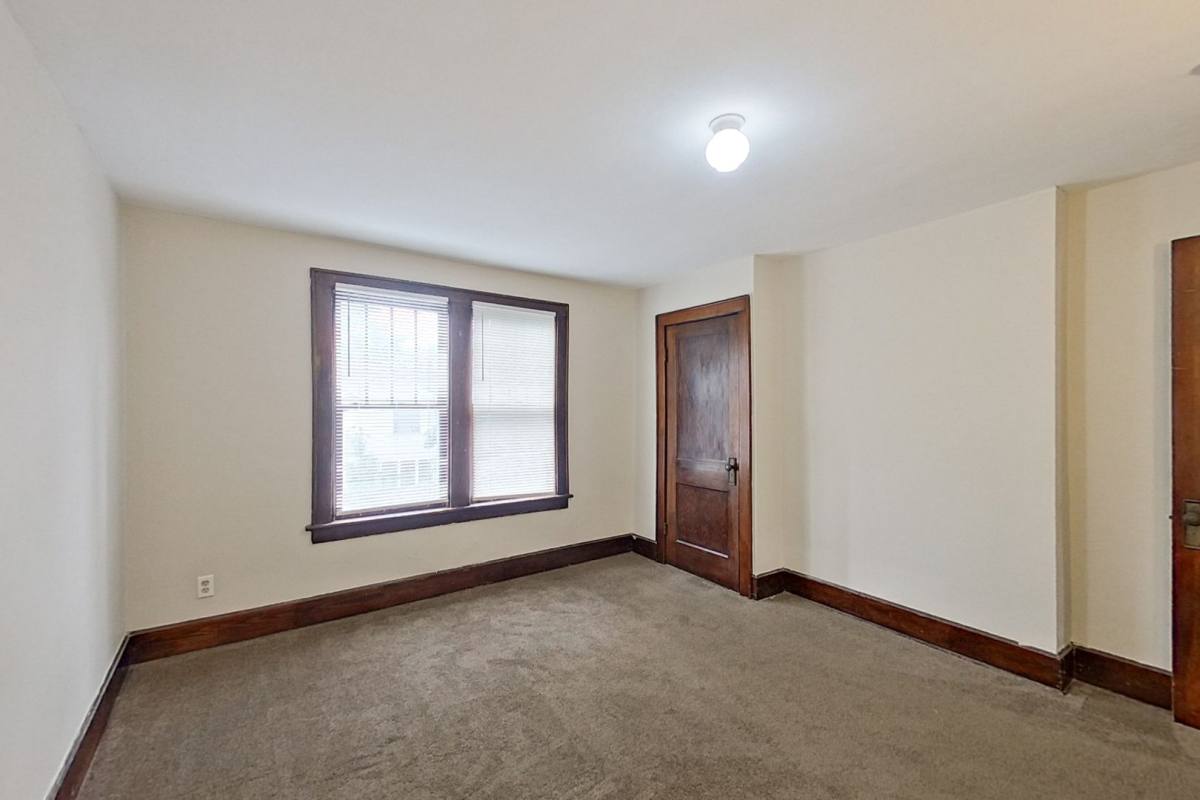Apartment for rent at 461-463 Reinhard Ave, Columbus, OH 43206