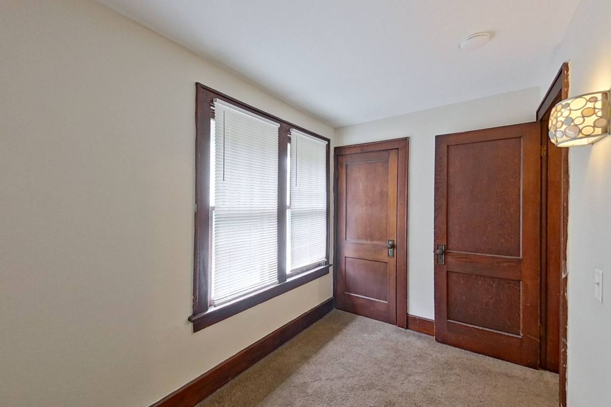 Apartment for rent at 461-463 Reinhard Ave, Columbus, OH 43206