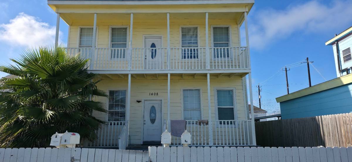 Apartment for rent at 1408 Strand, Galveston, TX 77550