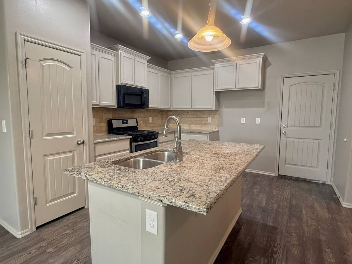 House for rent at 11214 Coachmans Rd, Yukon, OK 73099