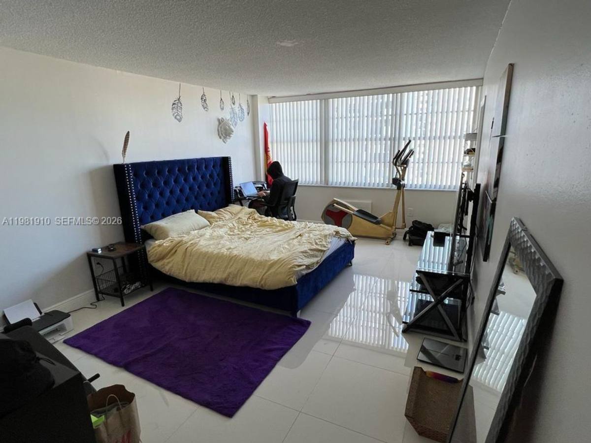 Apartment for rent at 18061 Biscayne Blvd, North Miami Beach, FL 33160