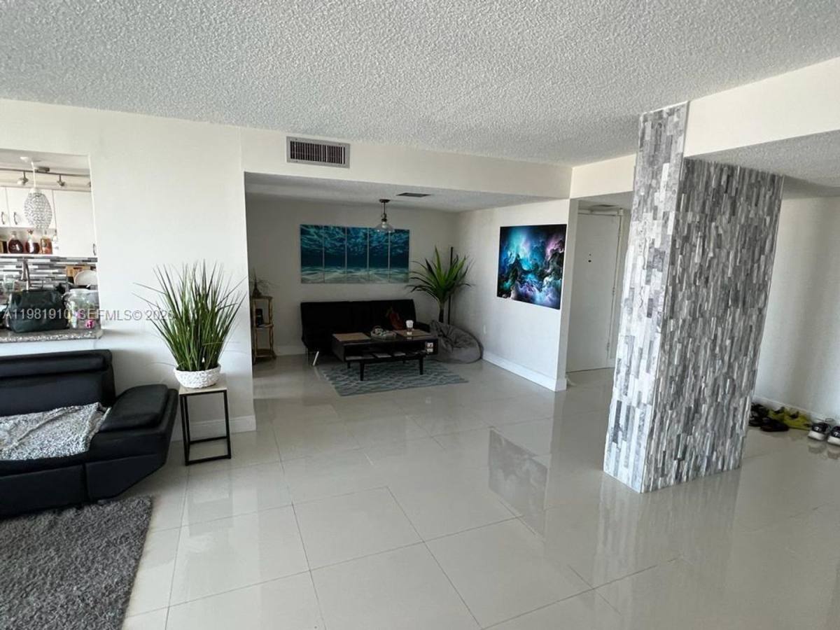 Apartment for rent at 18061 Biscayne Blvd, North Miami Beach, FL 33160