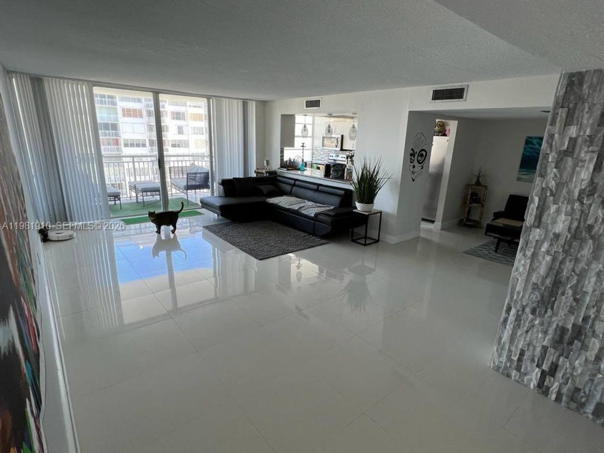Apartment for rent at 18061 Biscayne Blvd, North Miami Beach, FL 33160