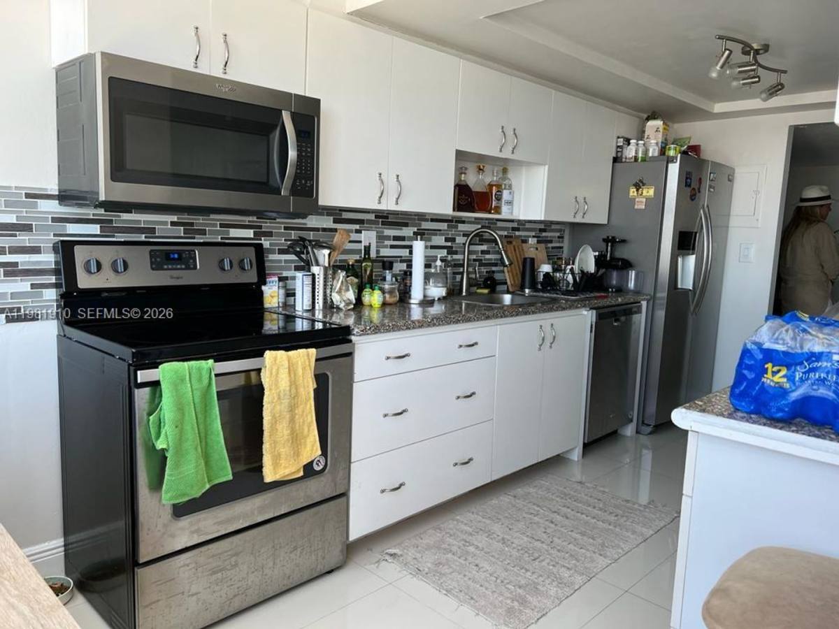 Apartment for rent at 18061 Biscayne Blvd, North Miami Beach, FL 33160