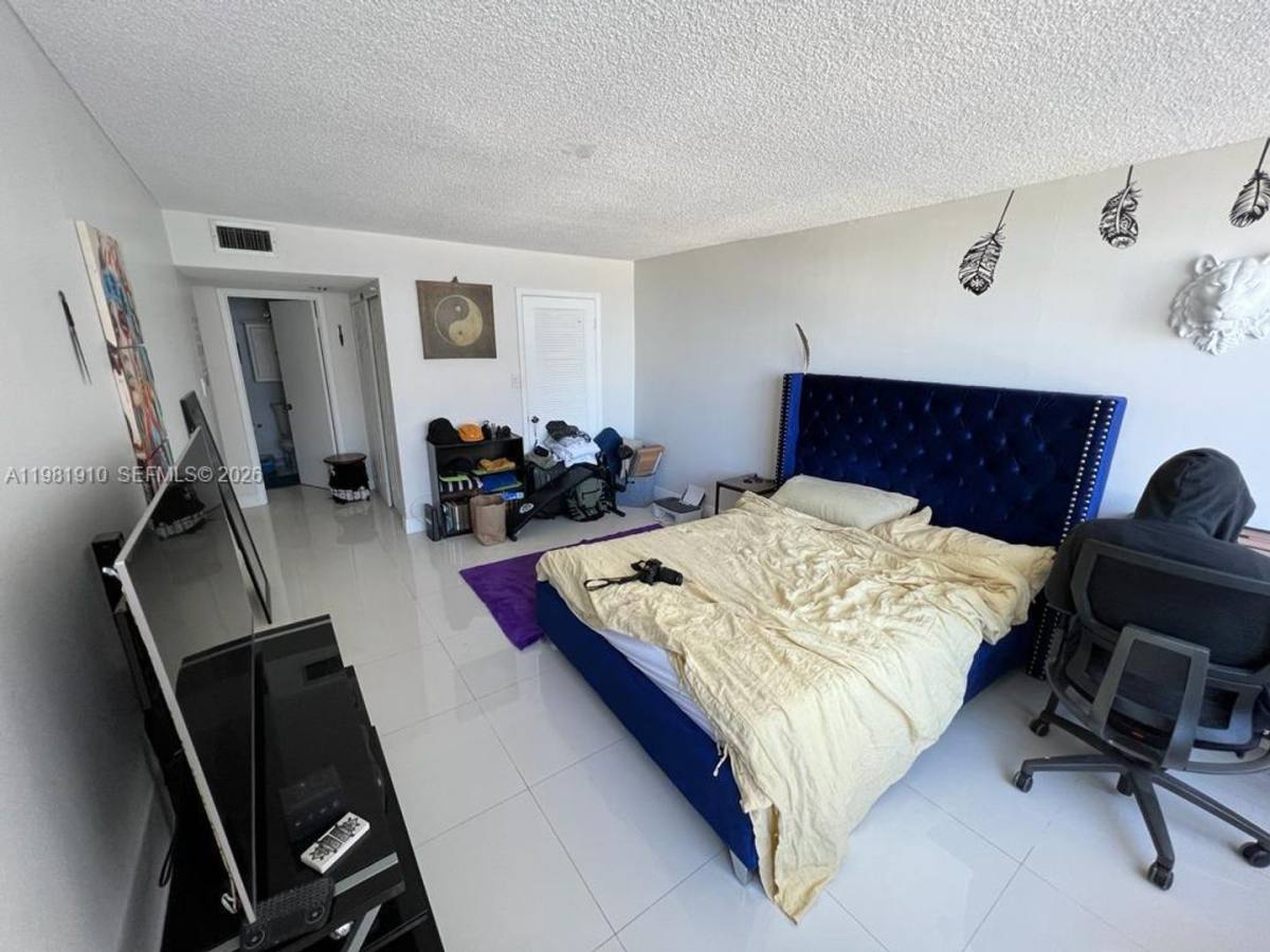 Apartment for rent at 18061 Biscayne Blvd, North Miami Beach, FL 33160