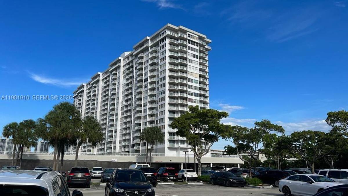 Apartment for rent at 18061 Biscayne Blvd, North Miami Beach, FL 33160