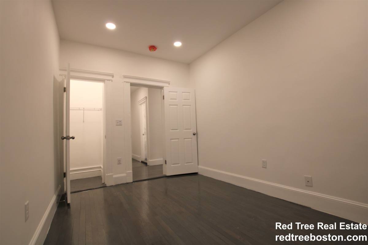 Apartment for rent at 102 Queensberry St #10, Boston, MA 02215