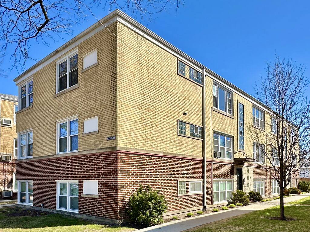 Apartment for rent at 6733 California #DWG, Chicago, IL 60645