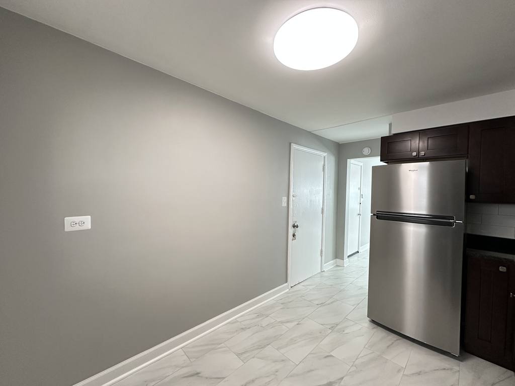 Apartment for rent at 6733 California #DWG, Chicago, IL 60645