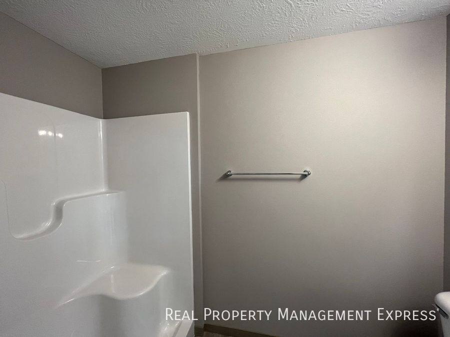 Townhouse for rent at 2114 S Ronsiek Ave, Sioux Falls, SD 57106