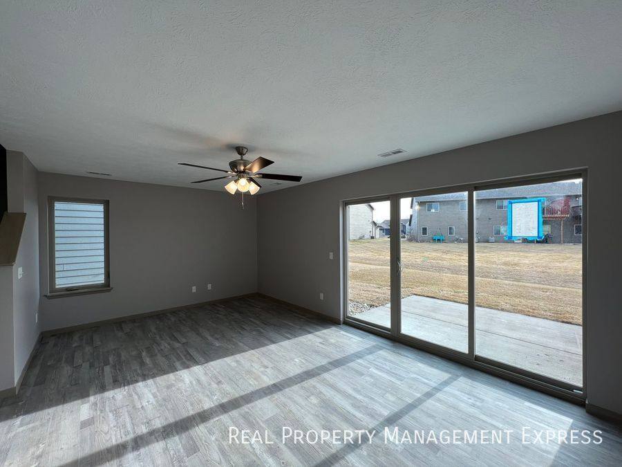Townhouse for rent at 2114 S Ronsiek Ave, Sioux Falls, SD 57106