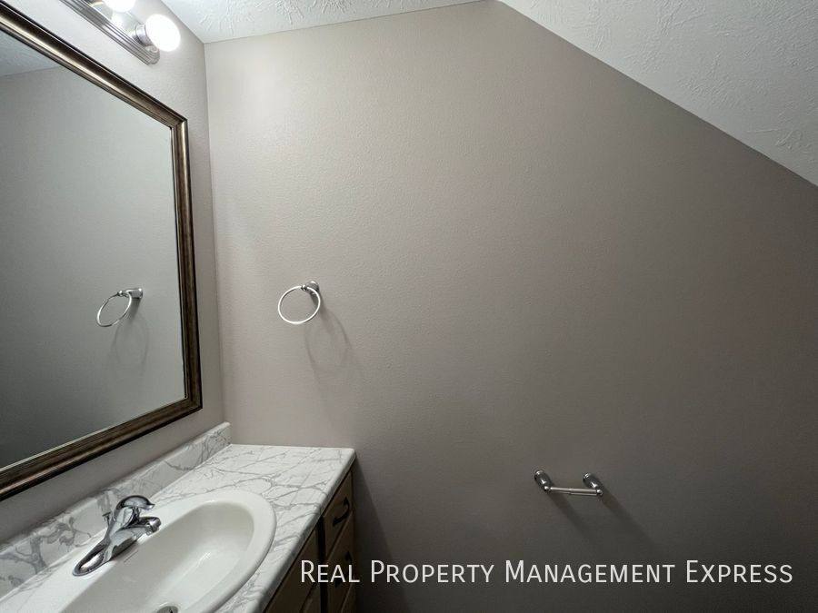 Townhouse for rent at 2114 S Ronsiek Ave, Sioux Falls, SD 57106