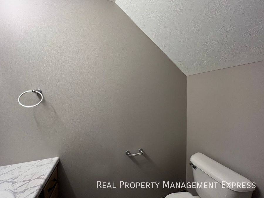 Townhouse for rent at 2114 S Ronsiek Ave, Sioux Falls, SD 57106