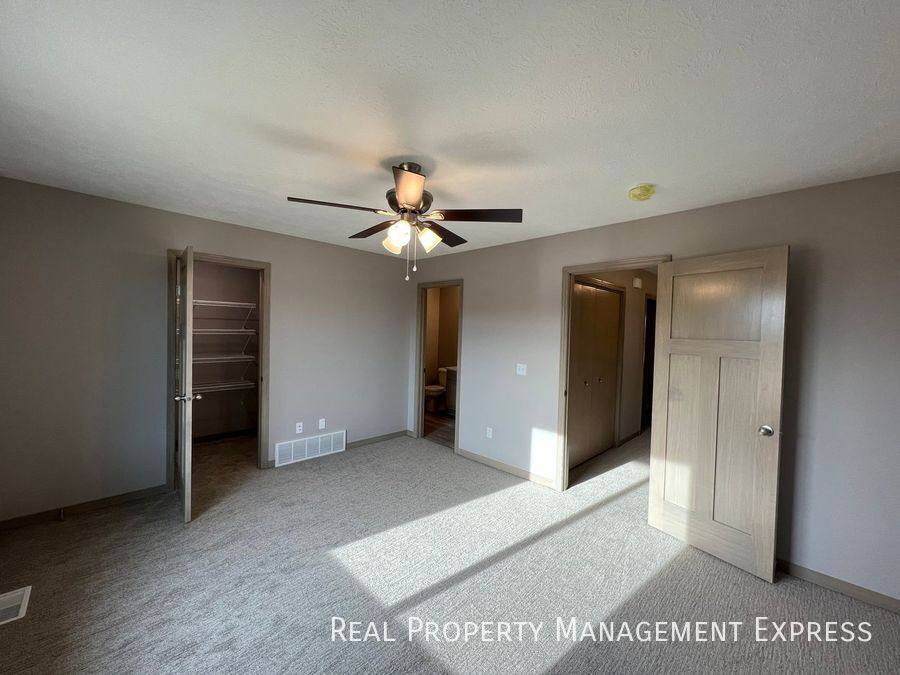 Townhouse for rent at 2114 S Ronsiek Ave, Sioux Falls, SD 57106