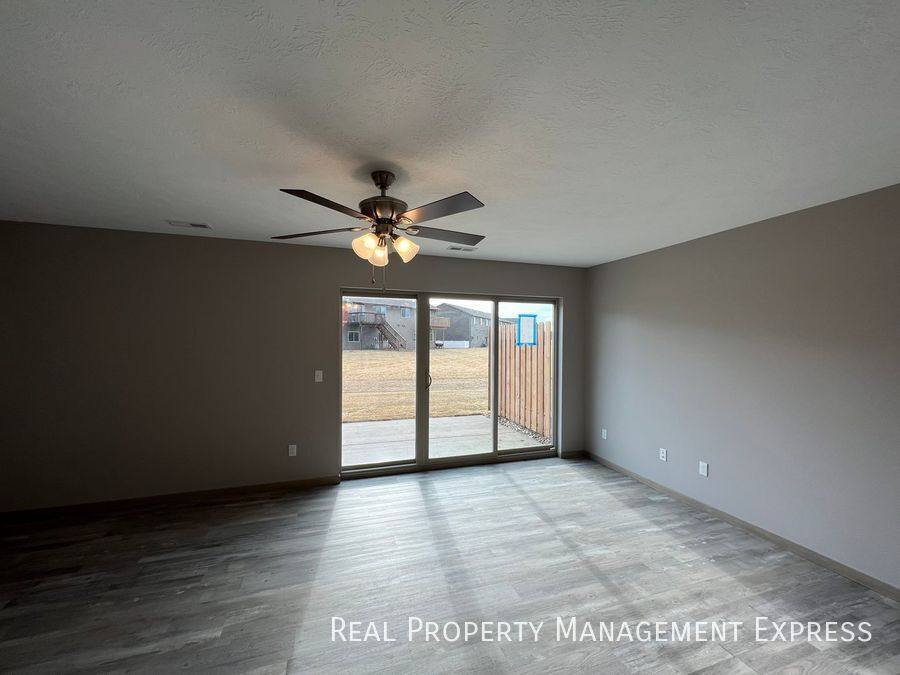 Townhouse for rent at 2114 S Ronsiek Ave, Sioux Falls, SD 57106