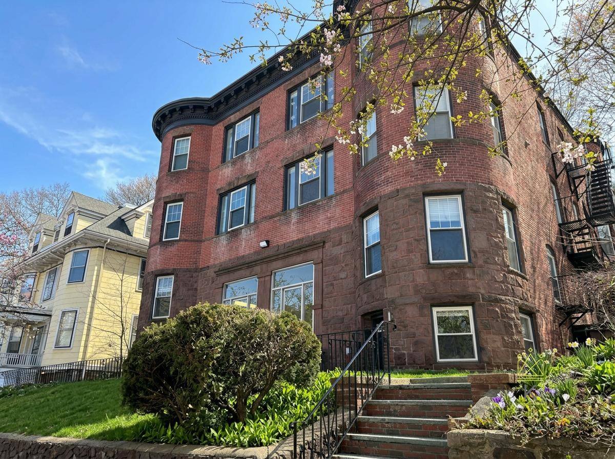 Apartment for rent at 672 Washington St #A, Brookline, MA 02446