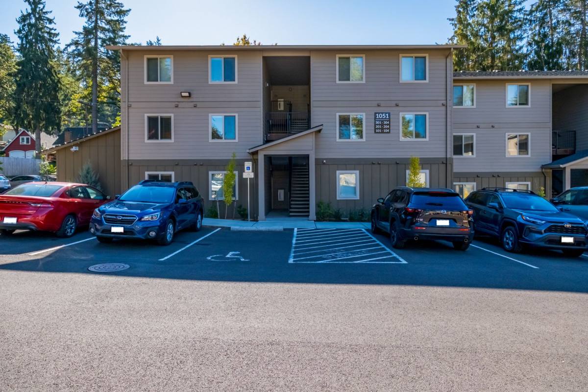 Apartment for rent at 1055 Schurman Dr S, Salem, OR 97302