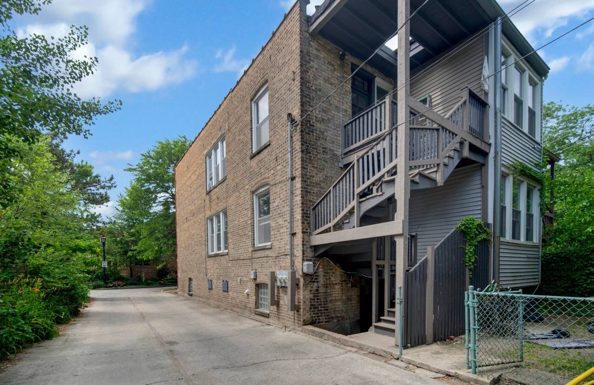 Apartment for rent at 1103 Simpson St, Evanston, IL 60201