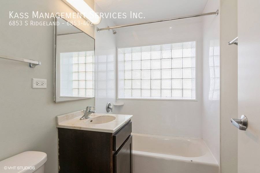 Condo for rent at 6853 S Ridgeland #402, Chicago, IL 60649