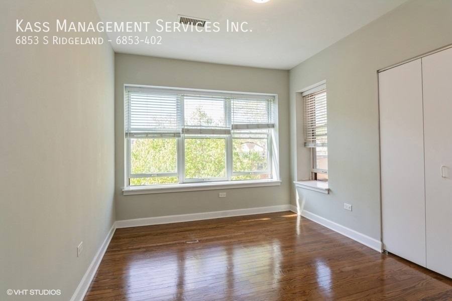 Condo for rent at 6853 S Ridgeland #402, Chicago, IL 60649