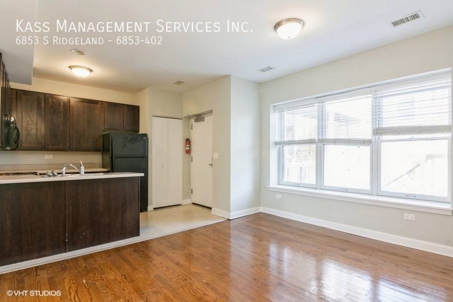 Condo for rent at 6853 S Ridgeland #402, Chicago, IL 60649
