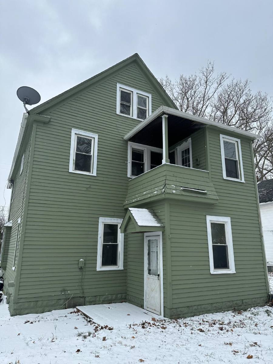Townhouse for rent at 16301 Huntmere Ave #2, Cleveland, OH 44110