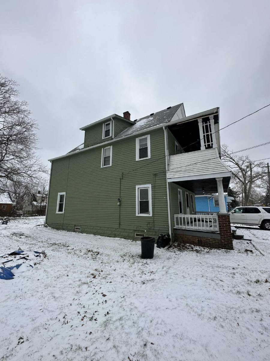Townhouse for rent at 16301 Huntmere Ave #2, Cleveland, OH 44110