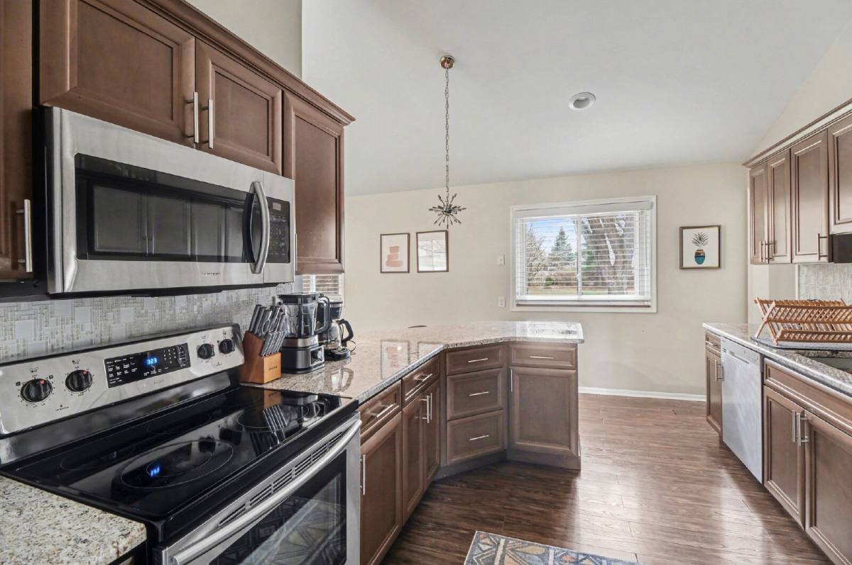House for rent at 295 Nesbit Lane, Rochester, MI 48309